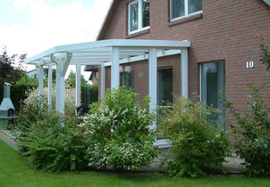 02 - Terrassendach aus Eichenholz mit Stegplatten aus Polycarbonat