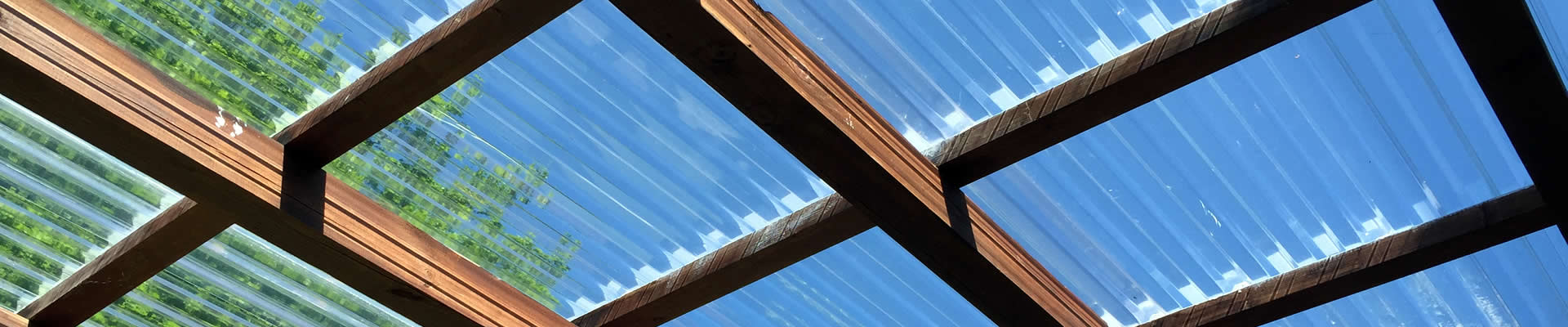 Terrassendach mi Wellplatten aus PVC, farblos