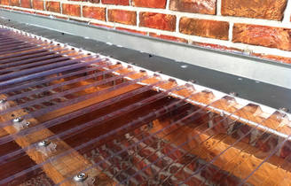 03 - Dacheindeckung mit Wellplatten aus PVC und Wandanschlussblech