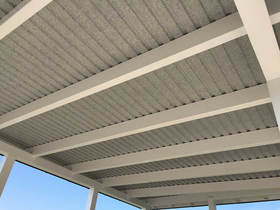 Carport-Dacheindeckung mit Trapezblech, rückseitig mit HDF-Vlies