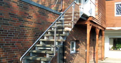 Plexiglas®-Kunststoffplatten - Treppenaufgang