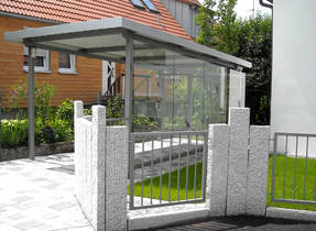 Seitenwand am Carport aus Plexiglas®-Kunststoffplatten