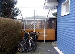 Fahrradständer-Überdachung mit Makrolonplatten UV